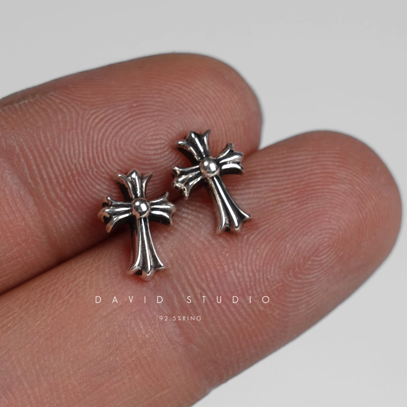 Chrome Hearts Cross Earrings – Classic