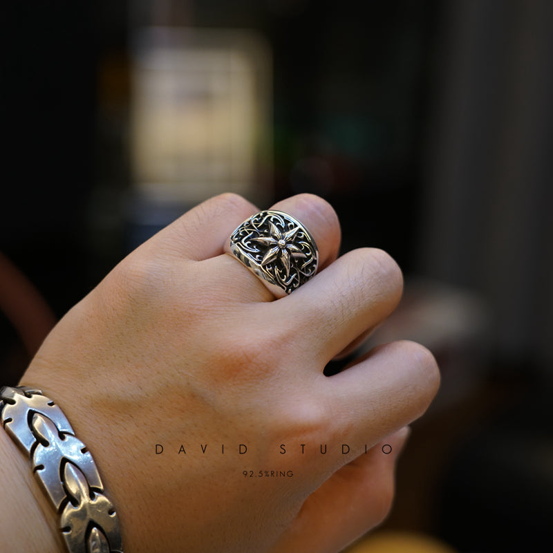 Chrome Hearts Oval Star Ring – Classic