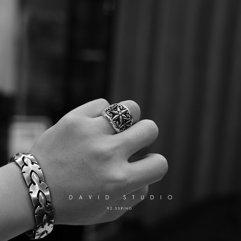 Chrome Hearts Oval Star Ring – Classic